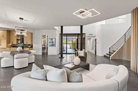 Living - 3135 E Palo Verde Dr, Phoenix, AZ 85016 photo 2 of 3