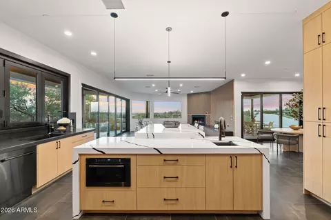 Kitchen - 3135 E Palo Verde Dr, Phoenix, AZ 85016 photo 2 of 2