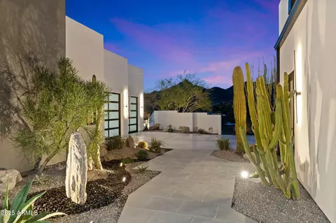 Exterior - 3135 E Palo Verde Dr, Phoenix, AZ 85016 photo 2 of 9