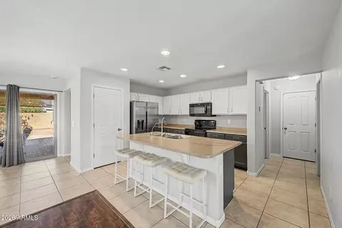 32974 N Sandstone Dr, San Tan Valley, AZ 85143