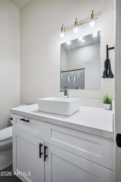 Bath - 4132 N 11th St, Phoenix, AZ 85014 photo 2 of 2