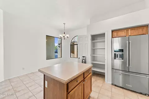 Kitchen - 9823 E Greenway St, Mesa, AZ 85207 photo 8 of 11