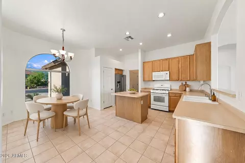 Kitchen - 9823 E Greenway St, Mesa, AZ 85207 photo 1 of 11