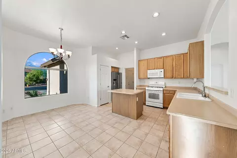 Kitchen - 9823 E Greenway St, Mesa, AZ 85207 photo 2 of 11