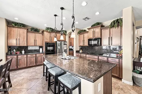 Kitchen - 2754 E Parkview Dr, Gilbert, AZ 85295 photo 6 of 7