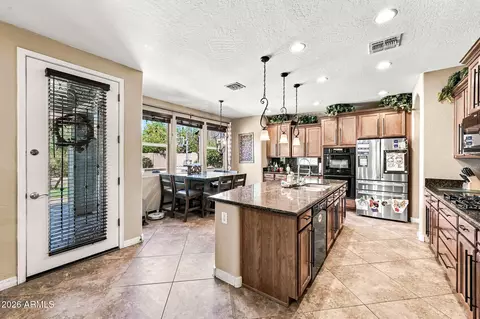 Kitchen - 2754 E Parkview Dr, Gilbert, AZ 85295 photo 5 of 7