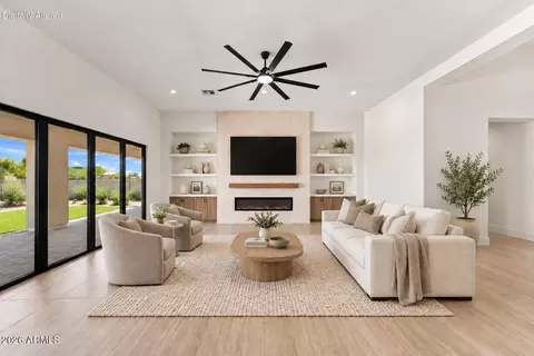 Living - 608 E Leisure Ln, Phoenix, AZ 85086 photo 1 of 3