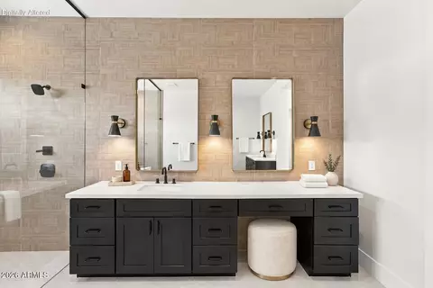 Bath - 608 E Leisure Ln, Phoenix, AZ 85086 photo 1 of 19