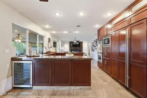 Kitchen - 19 E Canterbury Ct, Phoenix, AZ 85022 photo 3 of 7