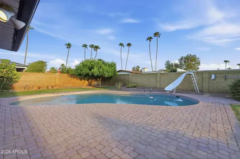 Exterior - 19 E Canterbury Ct, Phoenix, AZ 85022 photo 6 of 8