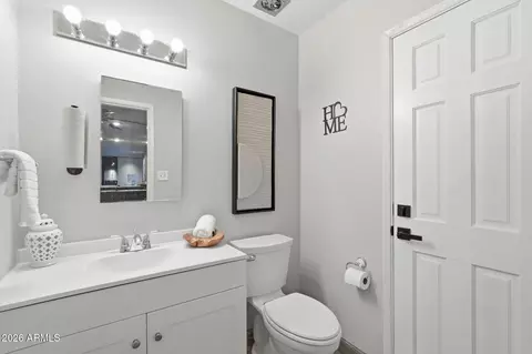 Bath - 19 E Canterbury Ct, Phoenix, AZ 85022 photo 1 of 6