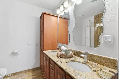 Bath - 19 E Canterbury Ct, Phoenix, AZ 85022 photo 3 of 6