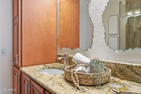 Bath - 19 E Canterbury Ct, Phoenix, AZ 85022 photo 4 of 6