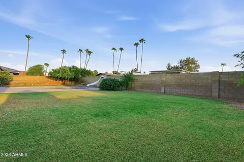 Exterior - 19 E Canterbury Ct, Phoenix, AZ 85022 photo 3 of 8
