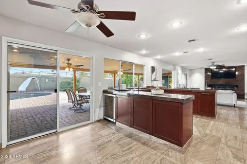 Kitchen - 19 E Canterbury Ct, Phoenix, AZ 85022 photo 4 of 7
