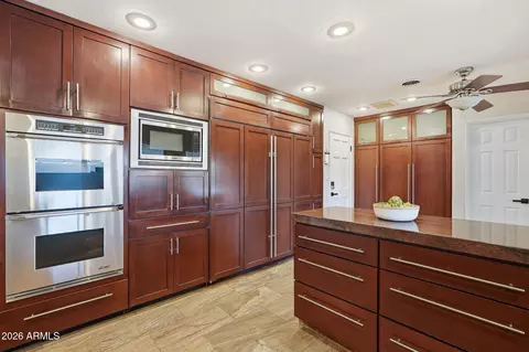 Kitchen - 19 E Canterbury Ct, Phoenix, AZ 85022 photo 5 of 7