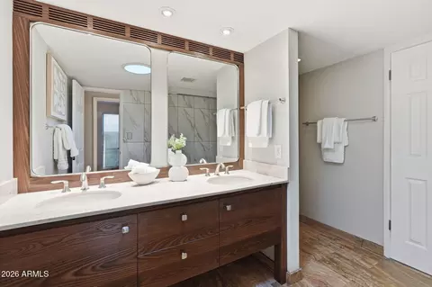 Bath - 19 E Canterbury Ct, Phoenix, AZ 85022 photo 6 of 6