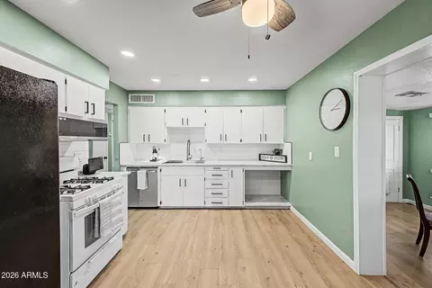 Kitchen - 2045 W Cholla St, Phoenix, AZ 85029 photo 2 of 5