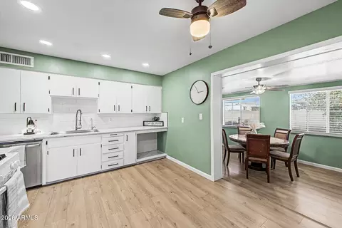 Kitchen - 2045 W Cholla St, Phoenix, AZ 85029 photo 5 of 5