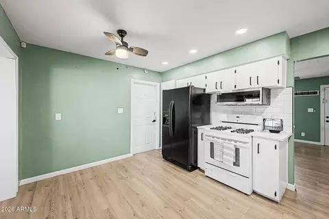 Kitchen - 2045 W Cholla St, Phoenix, AZ 85029 photo 3 of 5