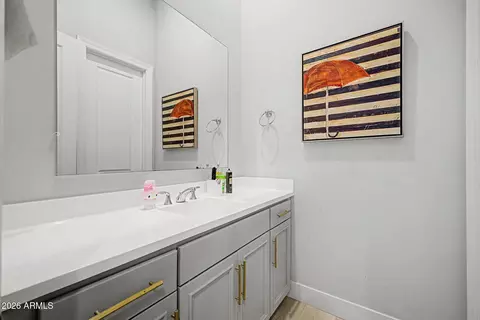 Bath - 2581 E Turnberry Dr, Gilbert, AZ 85298 photo 9 of 13