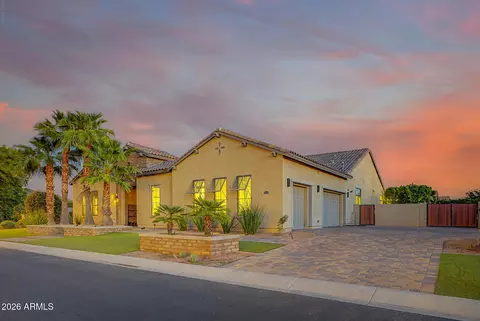 Exterior - 2581 E Turnberry Dr, Gilbert, AZ 85298 photo 6 of 45