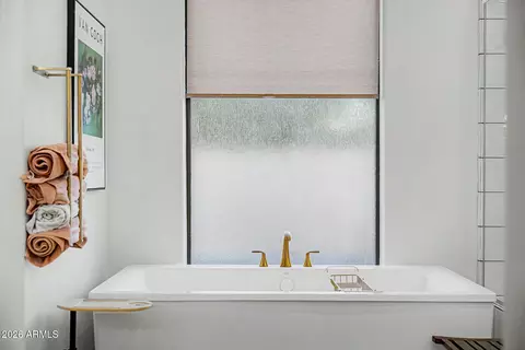 Bath - 2581 E Turnberry Dr, Gilbert, AZ 85298 photo 7 of 13