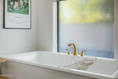 Bath - 2581 E Turnberry Dr, Gilbert, AZ 85298 photo 6 of 13
