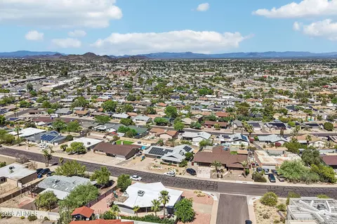 View/Area - 2460 E Claire Dr, Phoenix, AZ 85032 photo 6 of 12