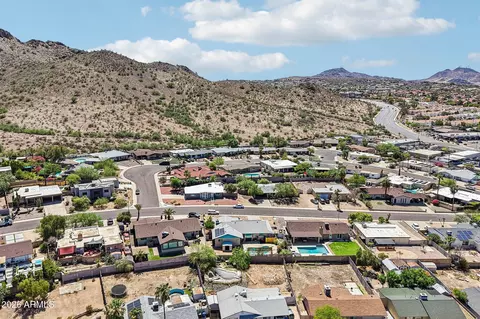 View/Area - 2460 E Claire Dr, Phoenix, AZ 85032 photo 8 of 12