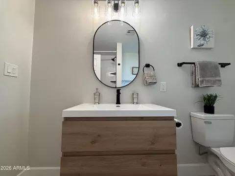 Bath - 2710 E Amelia Ave, Phoenix, AZ 85016 photo 2 of 2