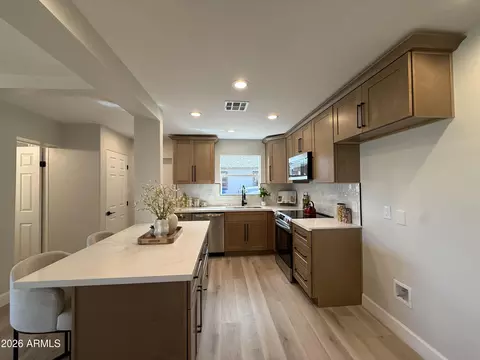 Kitchen - 2710 E Amelia Ave, Phoenix, AZ 85016 photo 2 of 4