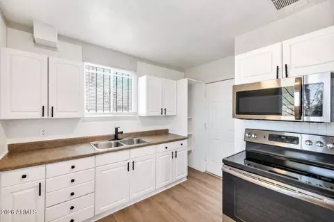 Kitchen - 1729 E Moreland St, Phoenix, AZ 85006 photo 1 of 2