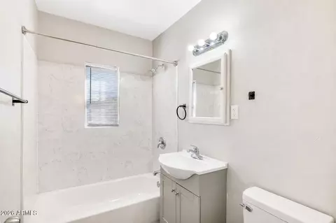 Bath - 1729 E Moreland St, Phoenix, AZ 85006 photo 1 of 1