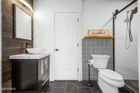 Bath - 1750 E Ocotillo Rd #4, Phoenix, AZ 85016 photo 2 of 5