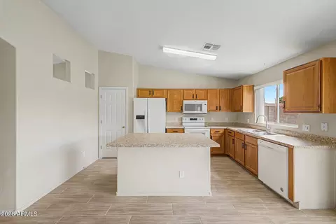 Kitchen - 2511 E Toledo Ct, Gilbert, AZ 85295 photo 2 of 6