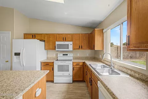 Kitchen - 2511 E Toledo Ct, Gilbert, AZ 85295 photo 3 of 6