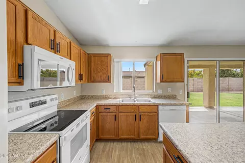 Kitchen - 2511 E Toledo Ct, Gilbert, AZ 85295 photo 6 of 6