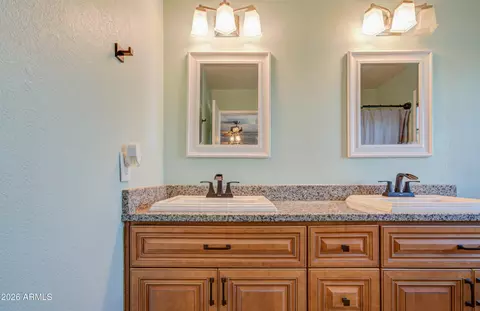 Bath - 3202 W Mcrae Way, Phoenix, AZ 85027 photo 2 of 6