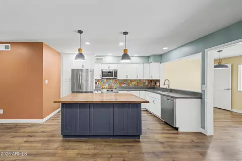 Kitchen - 2182 E Minton Dr, Tempe, AZ 85282 photo 3 of 4