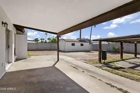 Exterior - 841 E Paradise Ln, Phoenix, AZ 85022 photo 4 of 7
