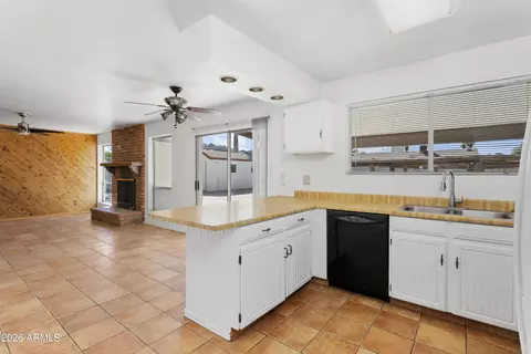 Kitchen - 841 E Paradise Ln, Phoenix, AZ 85022 photo 2 of 4