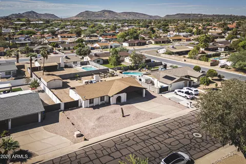 View/Area - 841 E Paradise Ln, Phoenix, AZ 85022 photo 2 of 9