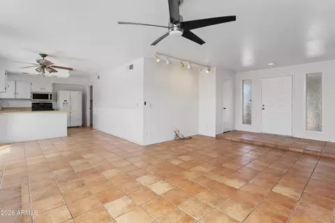 Living - 841 E Paradise Ln, Phoenix, AZ 85022 photo 2 of 5