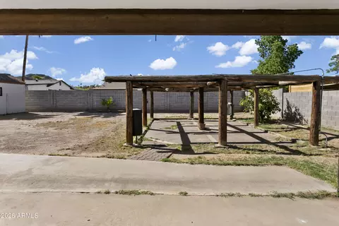 Exterior - 841 E Paradise Ln, Phoenix, AZ 85022 photo 5 of 7