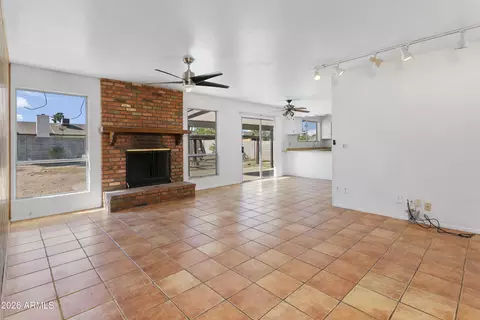 Living - 841 E Paradise Ln, Phoenix, AZ 85022 photo 4 of 5