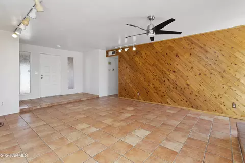 Living - 841 E Paradise Ln, Phoenix, AZ 85022 photo 3 of 5