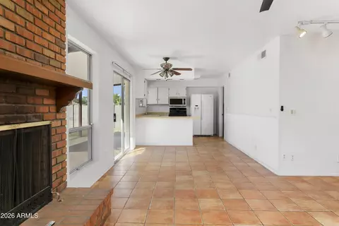 Living - 841 E Paradise Ln, Phoenix, AZ 85022 photo 5 of 5