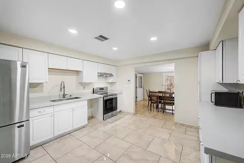 Kitchen - 4657 N 79th Dr, Phoenix, AZ 85033 photo 2 of 3