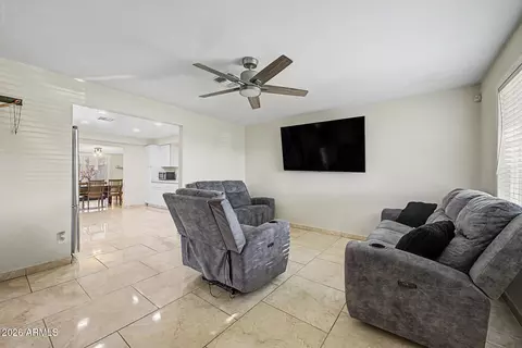 Living - 4657 N 79th Dr, Phoenix, AZ 85033 photo 1 of 2